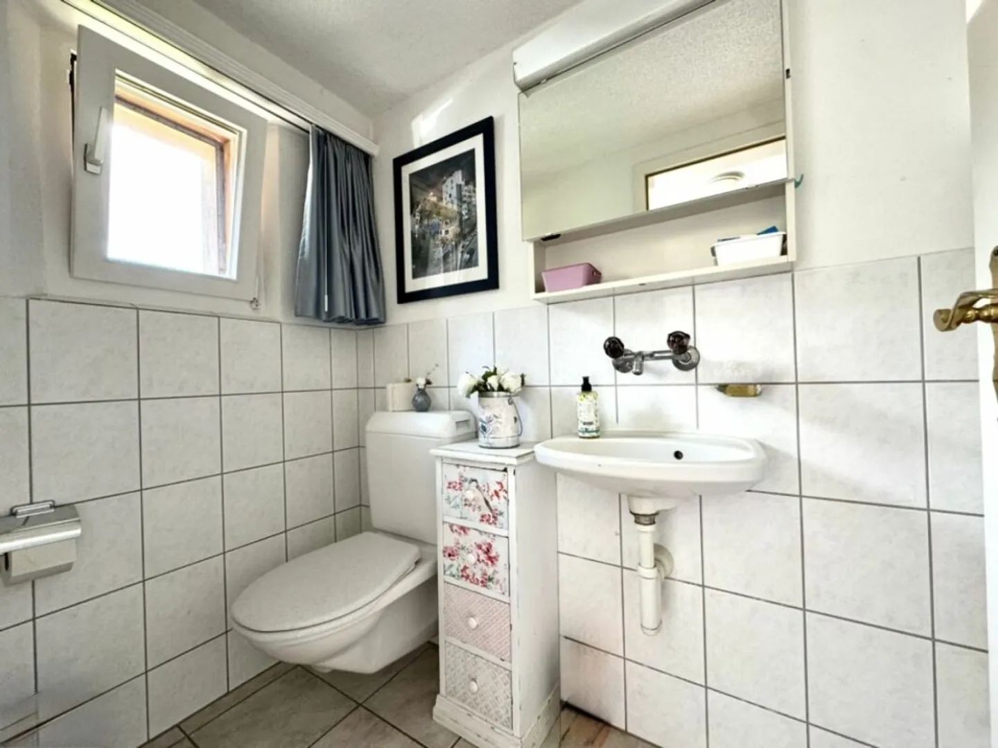 Grosses freistehendes 7.5-Zimmer-Bauernhaus für Pferdeliebhaber oder Kleintierhalter! Pferdeboxen, Remise, Wald und Wiesen .... - Foto 7 di 13