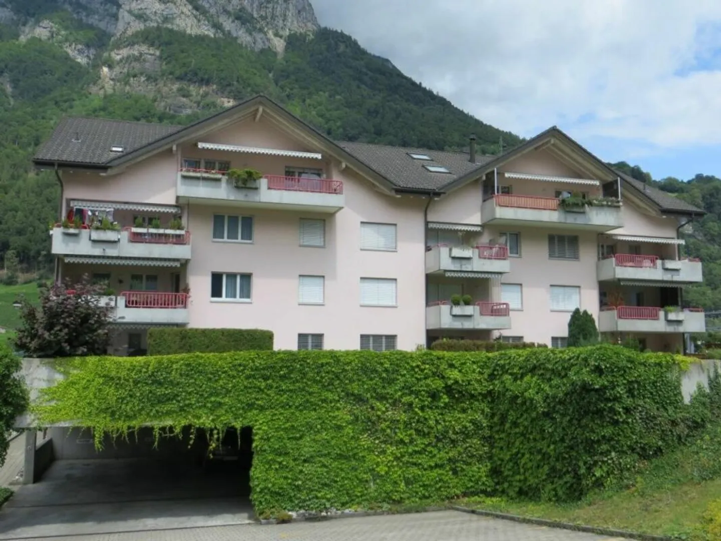 Covered Parking Space in Mels - Photo 1 of 1