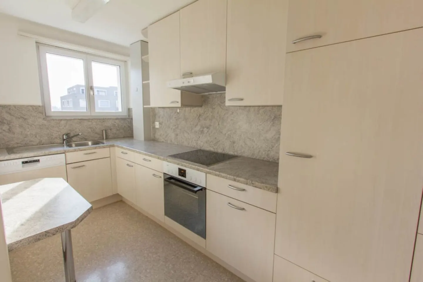 Appartement spacieux de 2 ½ pièces près du centre - Photo 4 sur 8