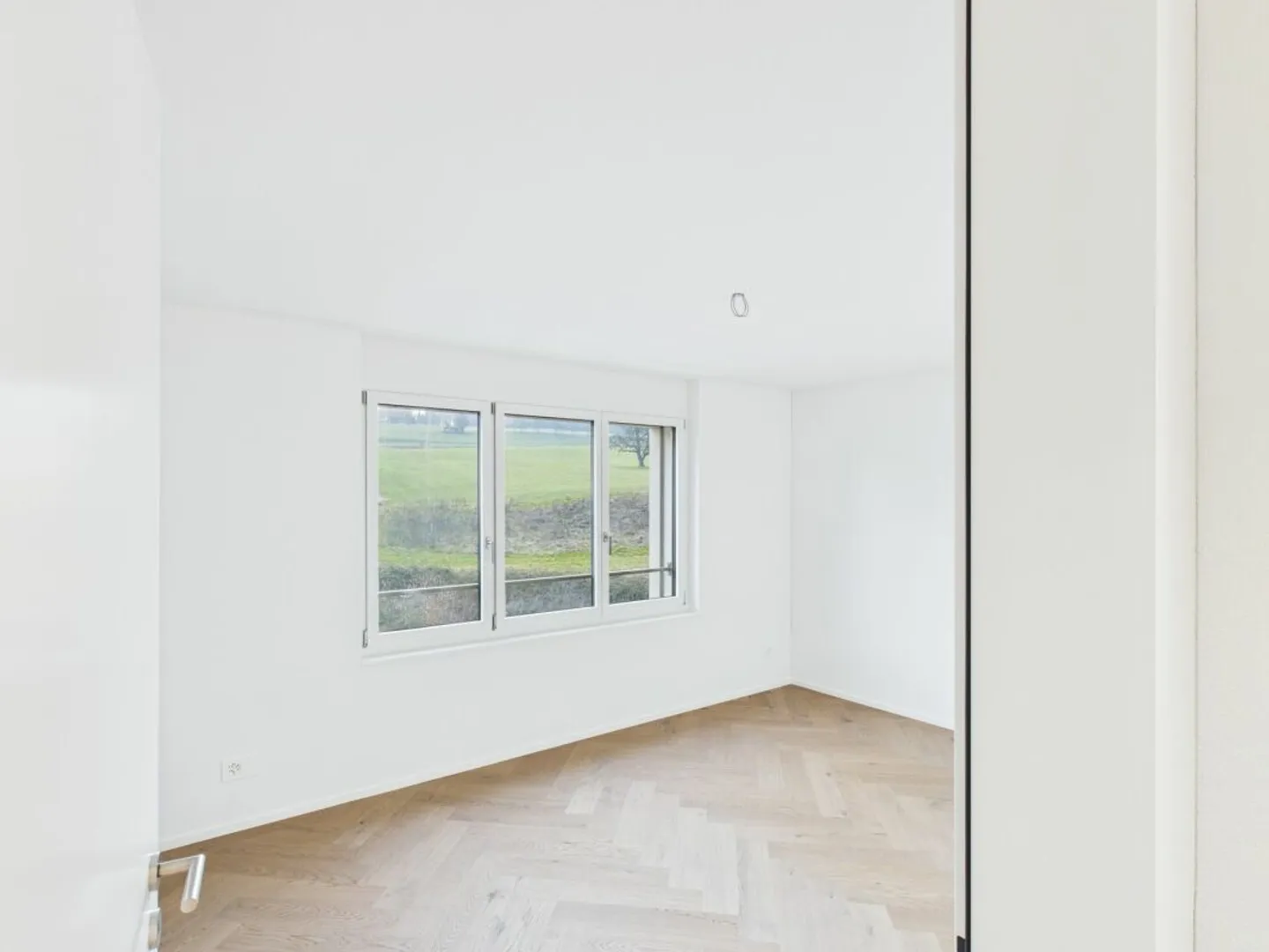 Modern and bright with high-quality finishing standards - Photo 7 of 13