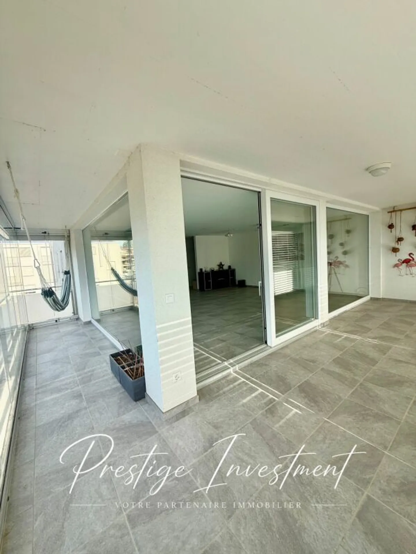 BRIGHT APARTMENT WITH TERRACE OF 5.5 ROOMS & 148 M2 APROZ - Photo 5 of 13