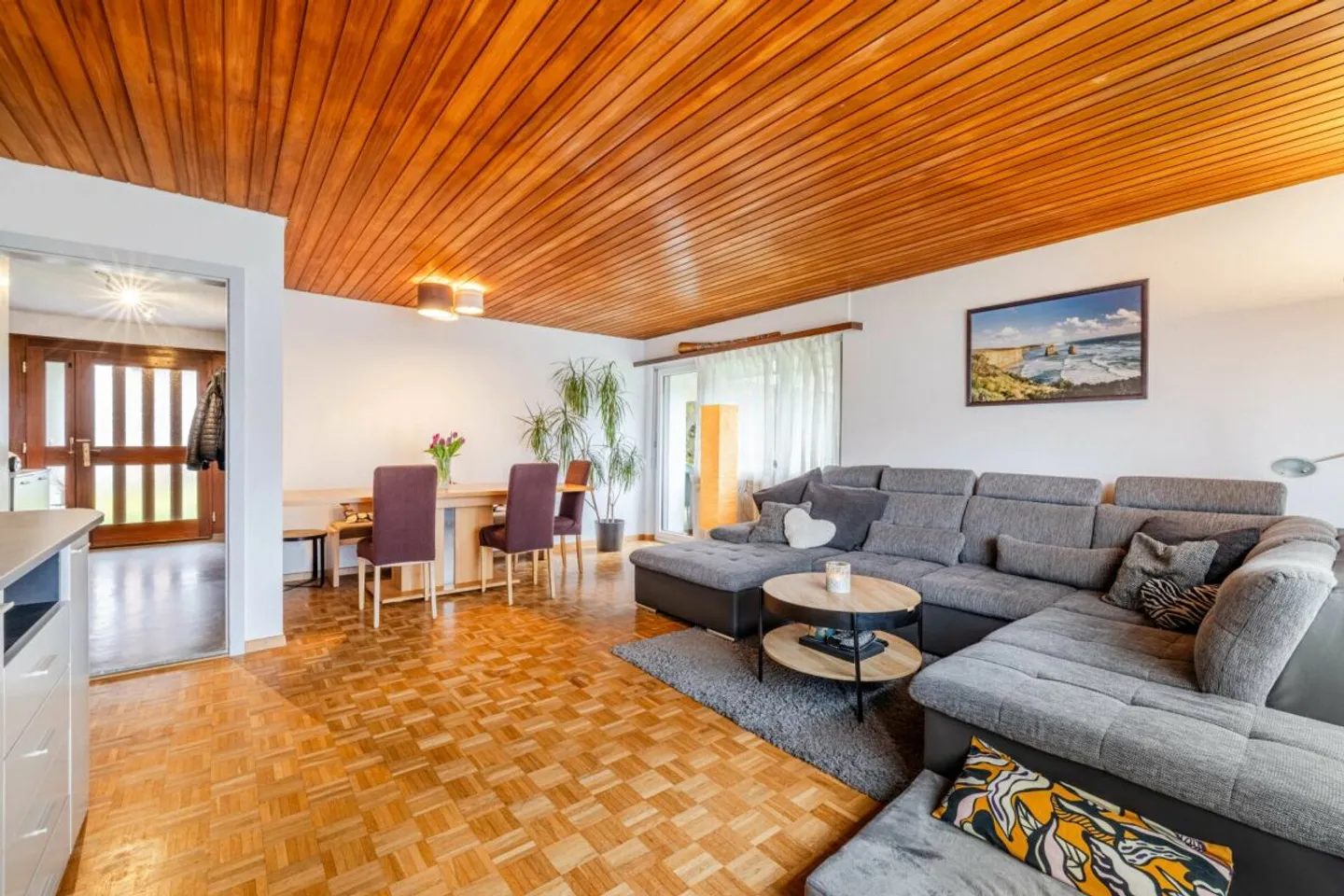 MODERNISIERTES 6.5-ZIMMER-EINFAMILIENHAUS IN RUHIGER LAGE ? FAMILIENFREUNDLICH, MIT GEPFLEGTEM GARTEN UND SCHULNÄHE - Photo 4 sur 11