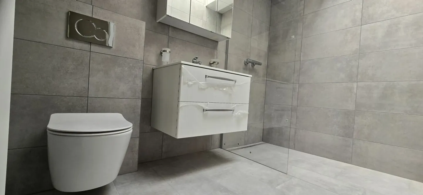 Appartement attrayant de 4,5 pièces avec grande terrasse - Photo 9 sur 9