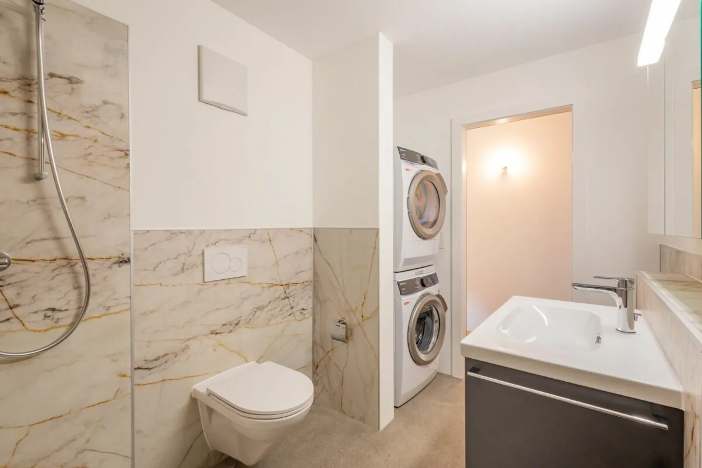 Tolle, helle 3.5-Zimmerwohnung im Neubau Haus Gürgetsch - Photo 5 of 9