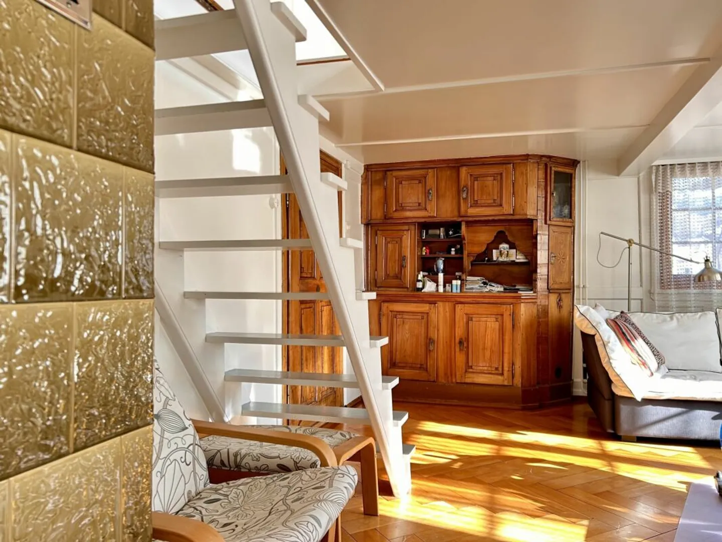 Well-maintained 6-room semi-detached house in historic district - Photo 3 of 13