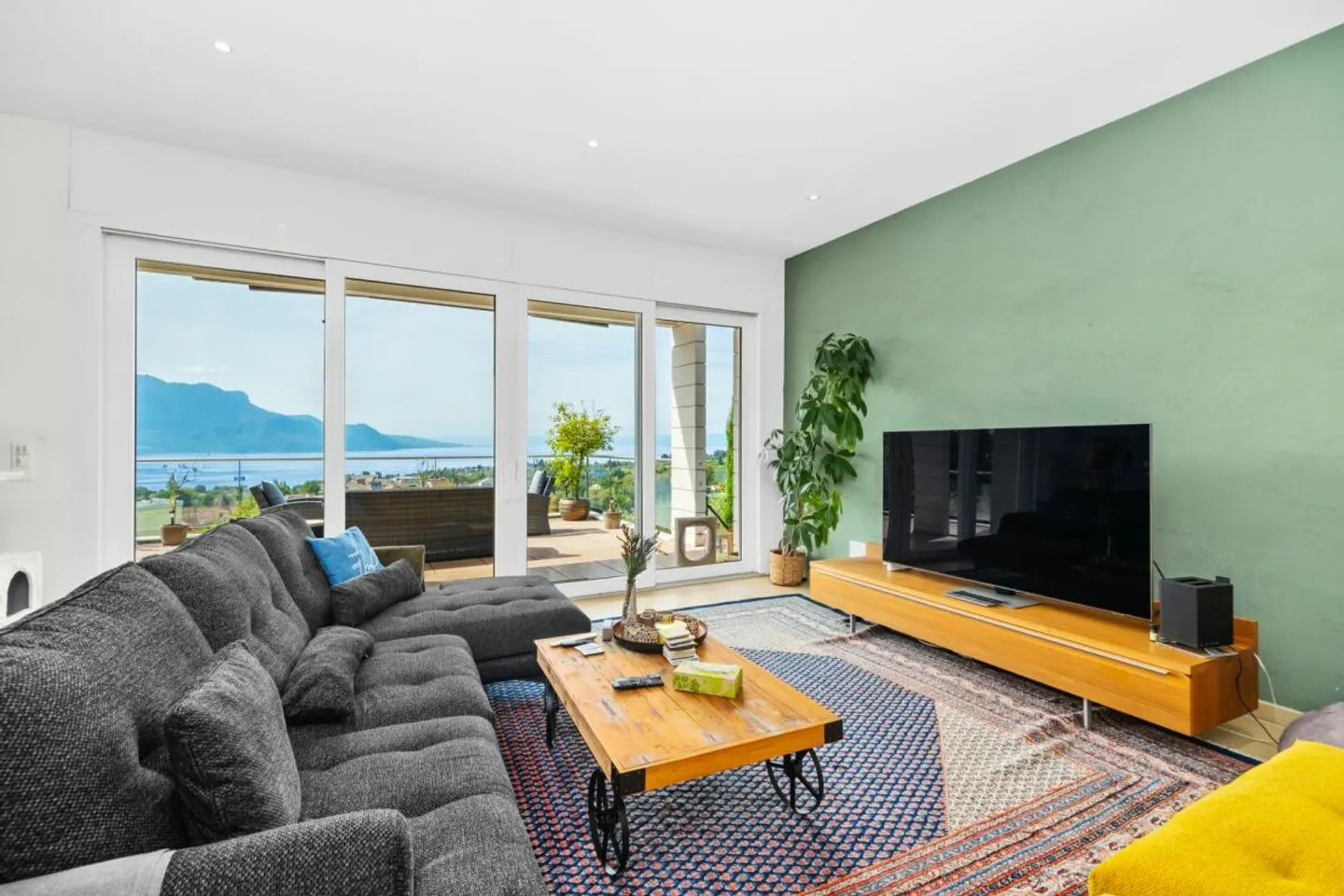 Villa individuelle de 7.5 pièces avec vue exceptionnelle sur lac et montagnes - Photo 5 sur 13