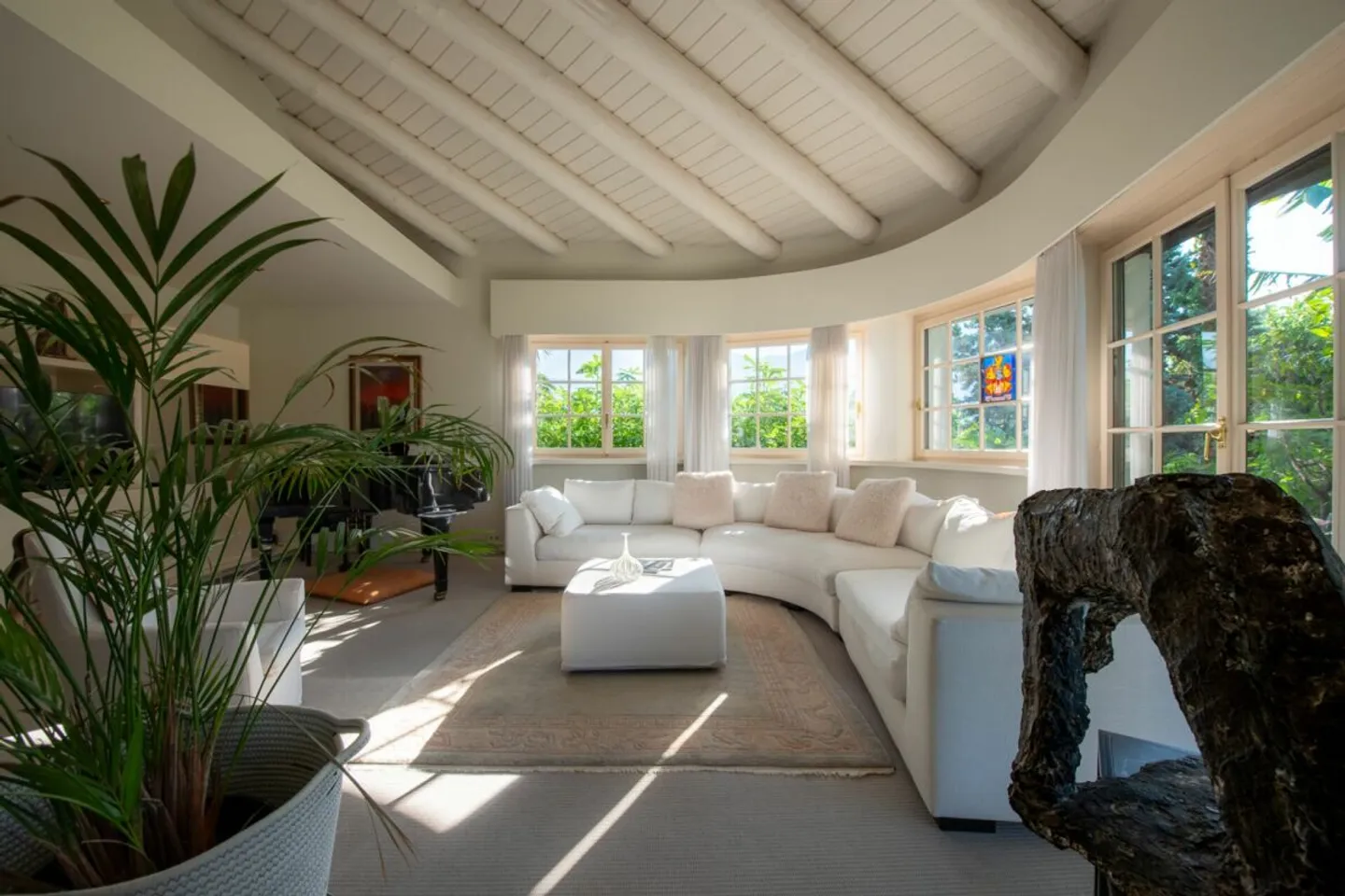 Elegante ed esclusiva villa con Ampio Giardino, Piscina e Privacy Assoluta - Photo 10 sur 13