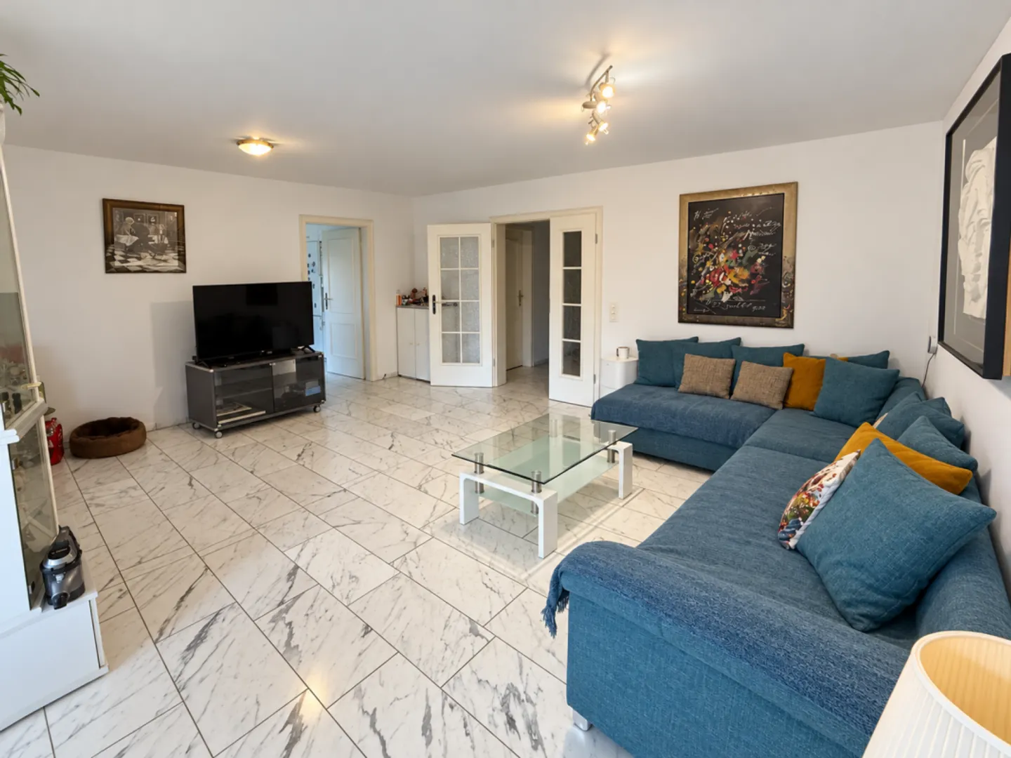 Stylish Apartment with Garden - Photo 1 of 11