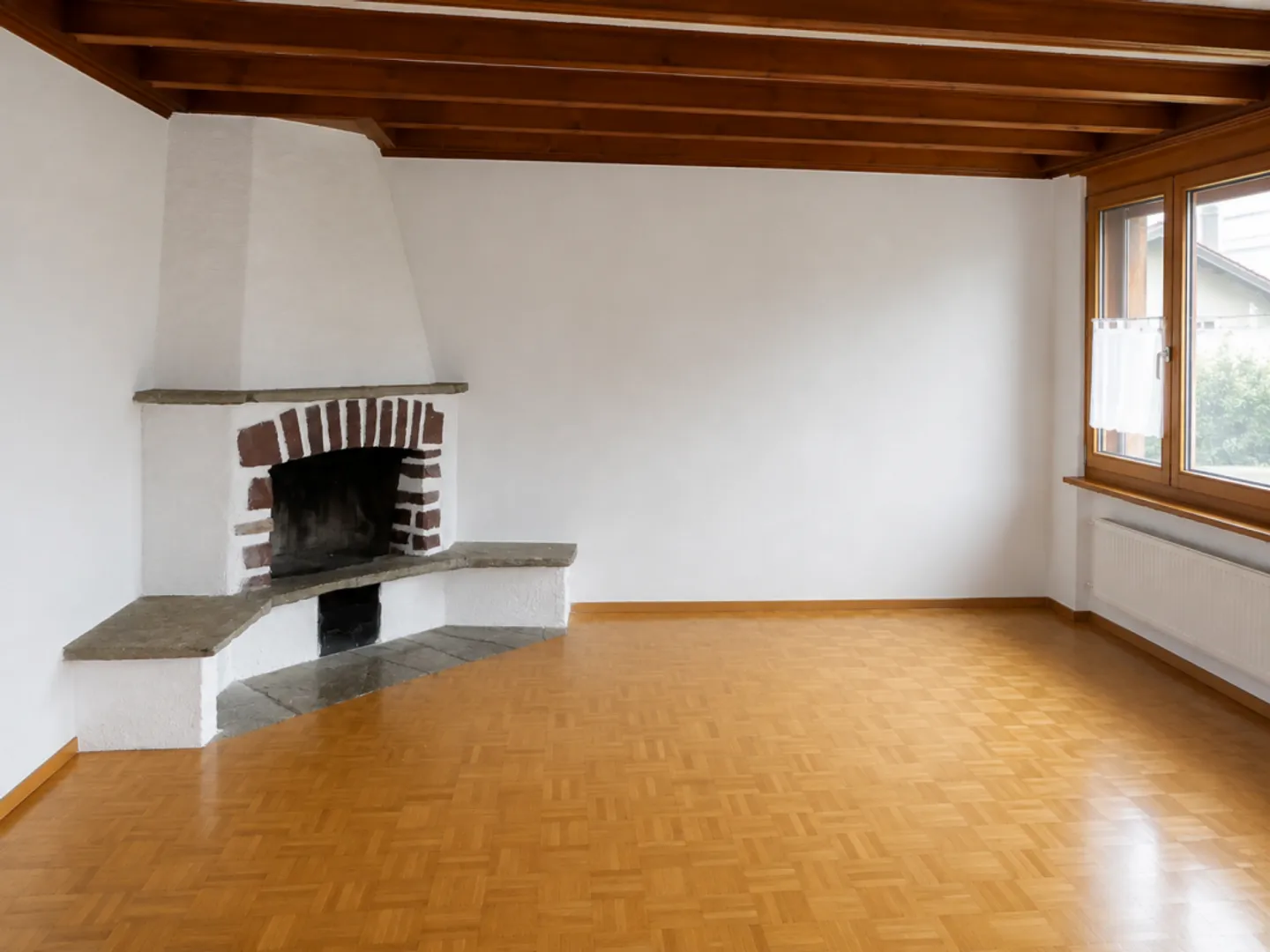 freistehendes Zweifamilienhaus mit Garagen und grosszügigem Umschwung - Foto 10 di 13