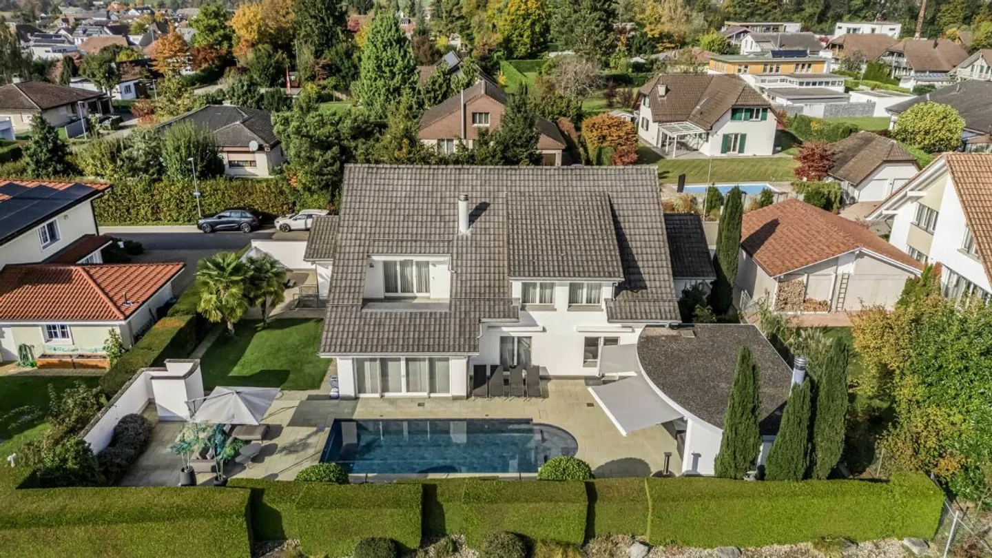 Villa di campagna esclusiva con giardino spazioso in una posizione soleggiata direttamente adiacente alla zona agricola - Foto 10 di 13