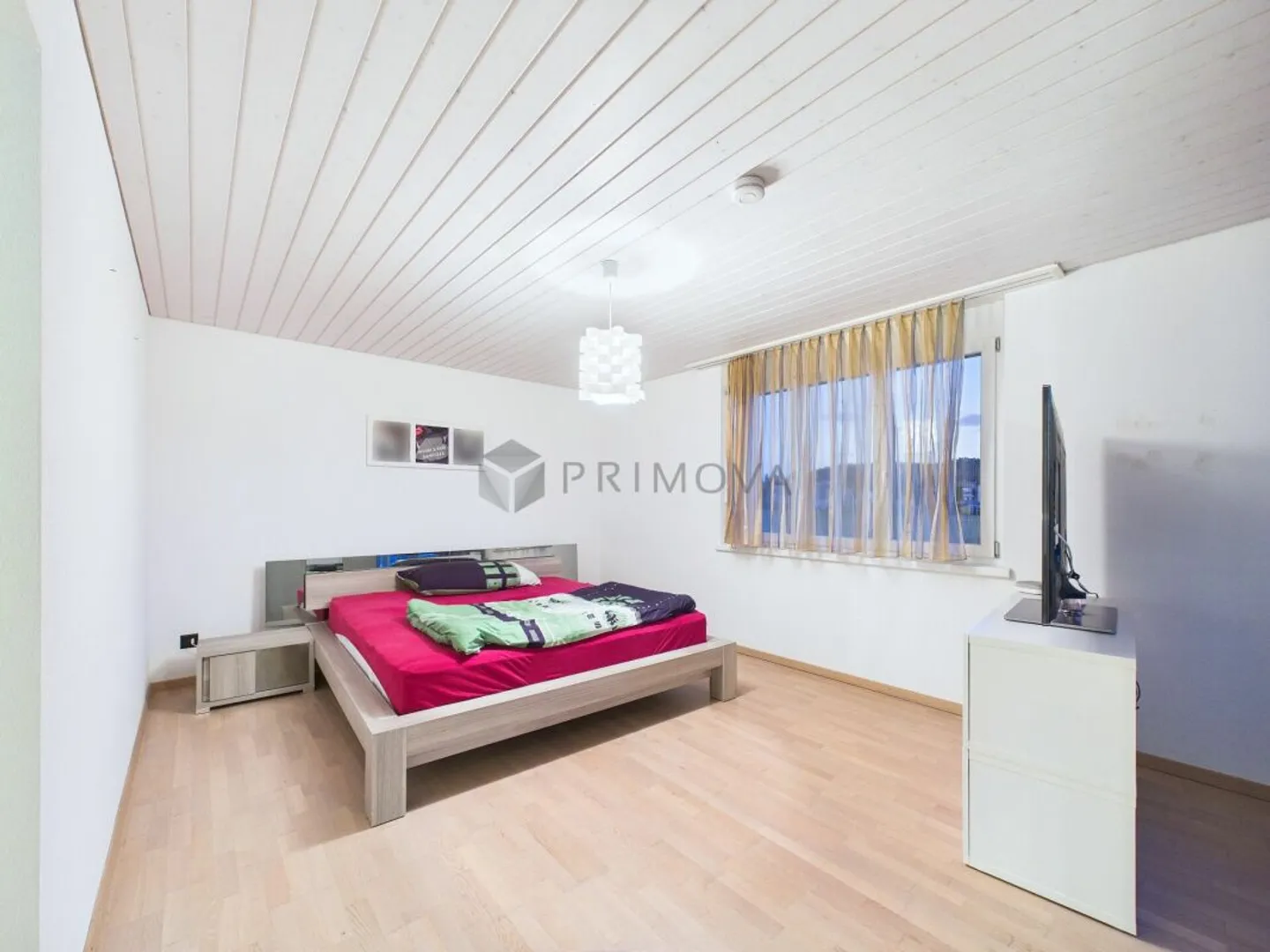Spacious single-family house with garden, privacy, and high quality of life - Photo 6 of 11