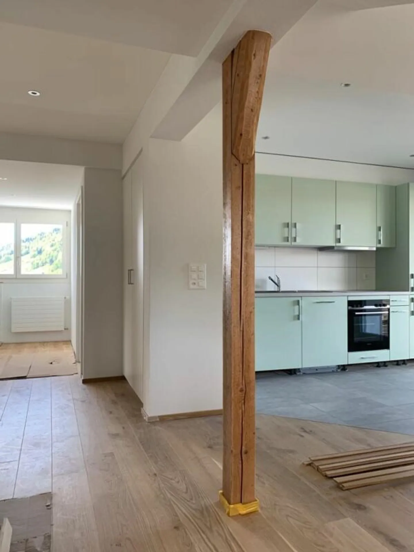 Modernes Apartment mit Balkon - Foto 2 von 9