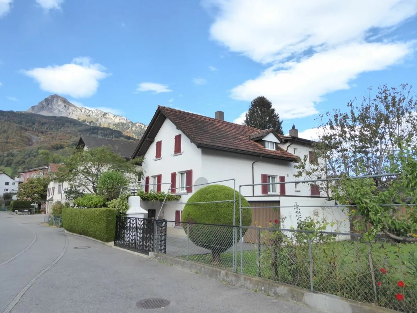 Detached 7 1/2-room single-family house with land reserve - Photo 6 of 13