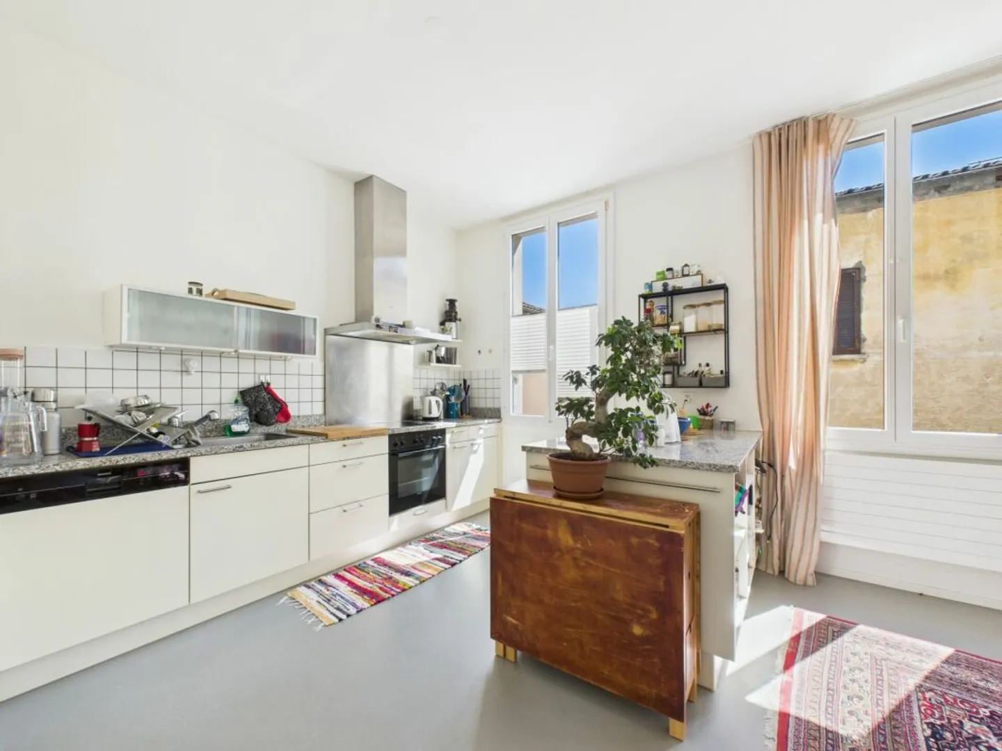 Elegant Apartment with Large Terrace - Photo 6 of 13