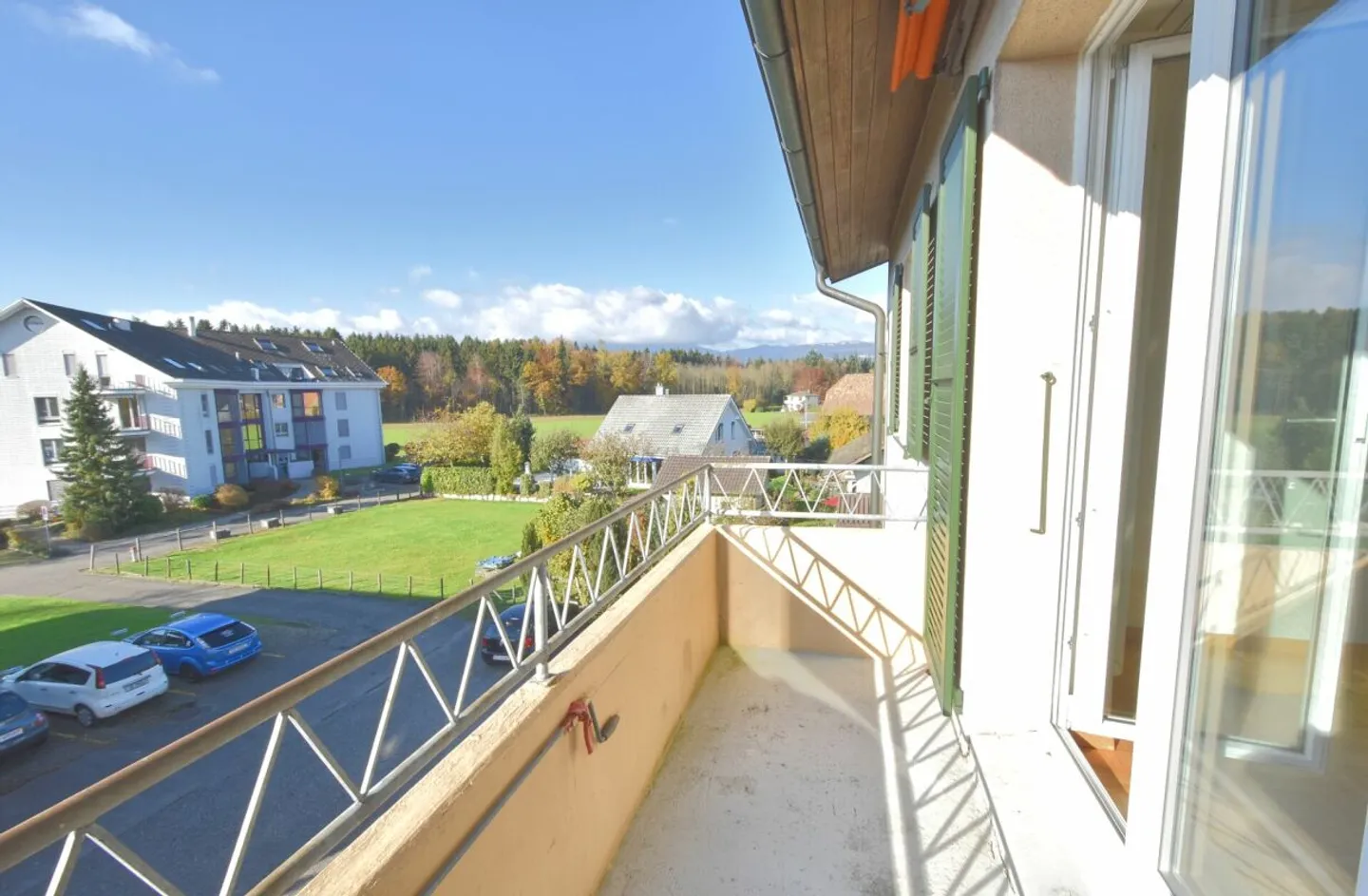 Sunny & bright apartment with balcony in a quiet location - Photo 2 of 9