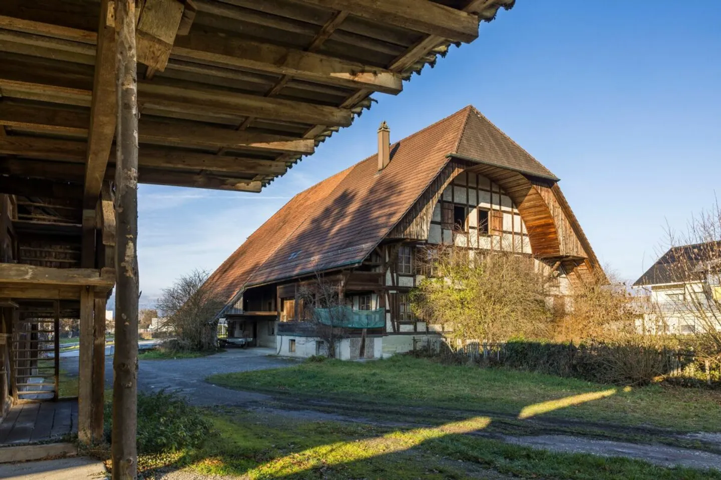 Ehemaliges Bauernhaus mit Baulandreserve und Architekturverpflichtung - Photo 1 sur 13