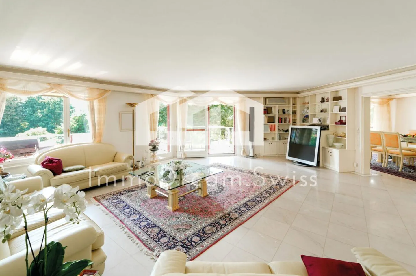 Stylish 4 ½ Room Maisonette Condominium with 2nd Residence Permit - Photo 3 of 10