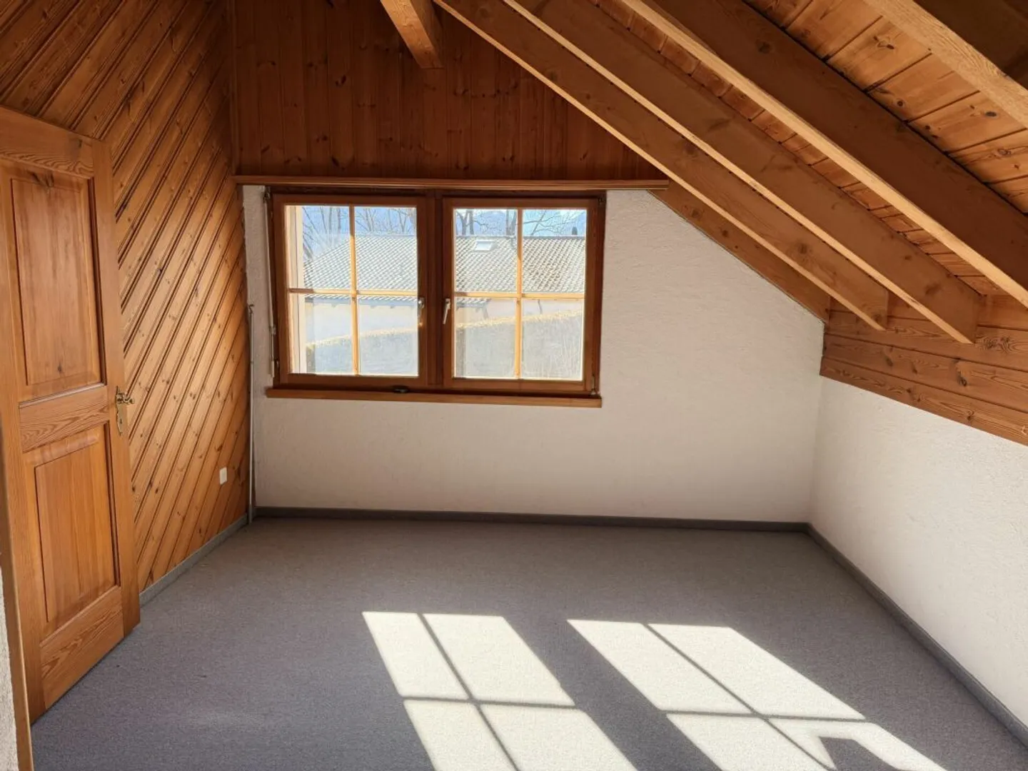 8 ½-Zi.-Einfamilienhaus mit 1 ½-Zi.-Wohnung an idyllischer Wohnlage mit herrlichem Weitblick - Photo 7 of 13