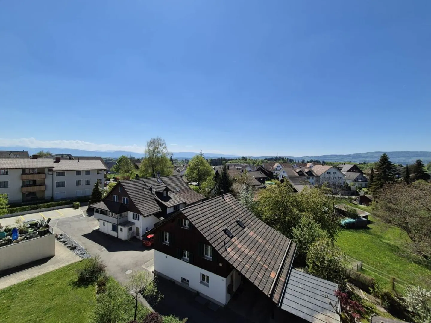 Appartement en duplex spacieux et lumineux dans un emplacement de choix avec vue dégagée - Photo 2 sur 13