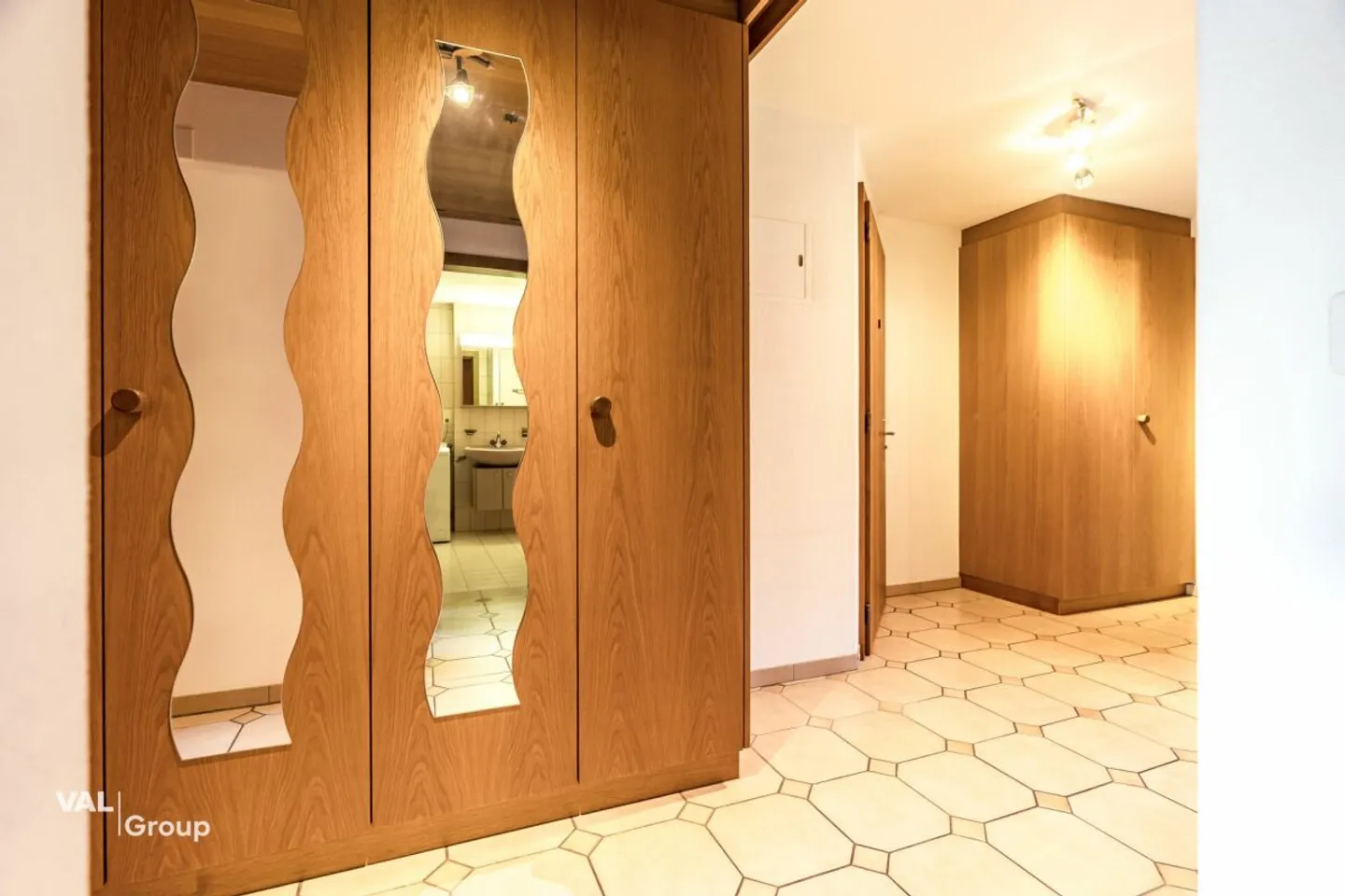 Helle Dachwohnung mit Balkonen - Foto 6 von 13