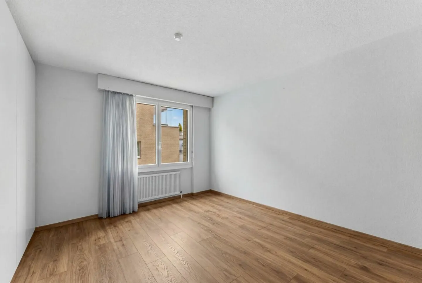 Appartamento 3.5 locali appena ristrutturato con bella terrazza e vista mozzafiato a Kriens - Foto 5 di 12