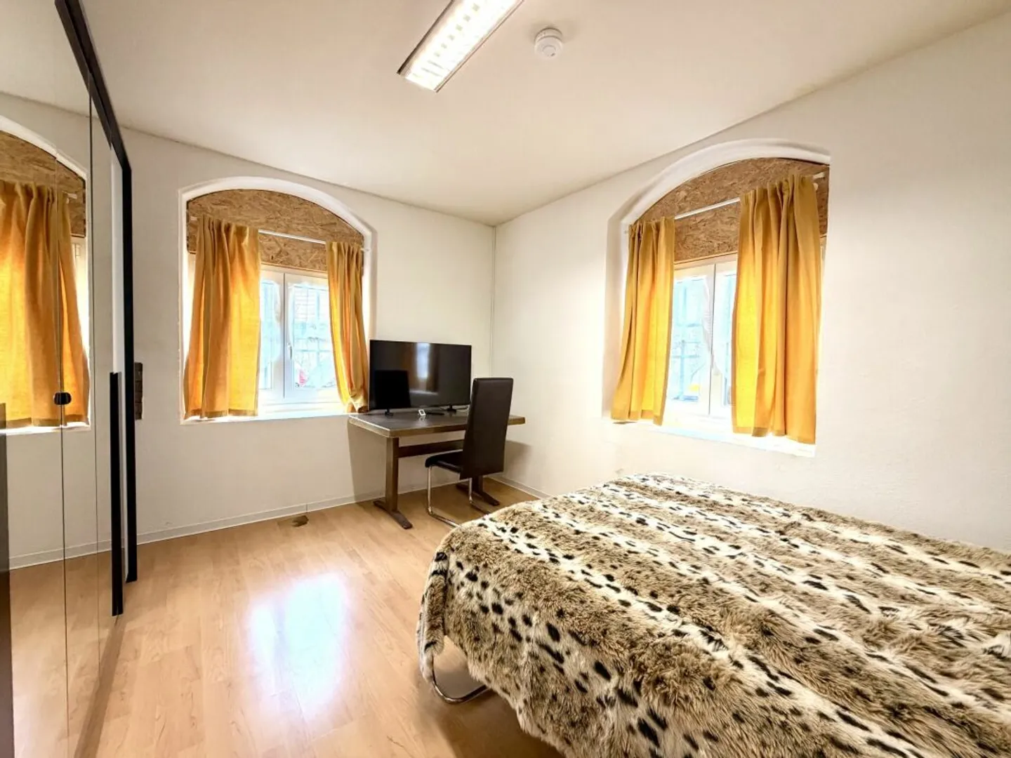 Yield property with 20 rooms and historical charm in Bünzen! - Photo 5 of 13