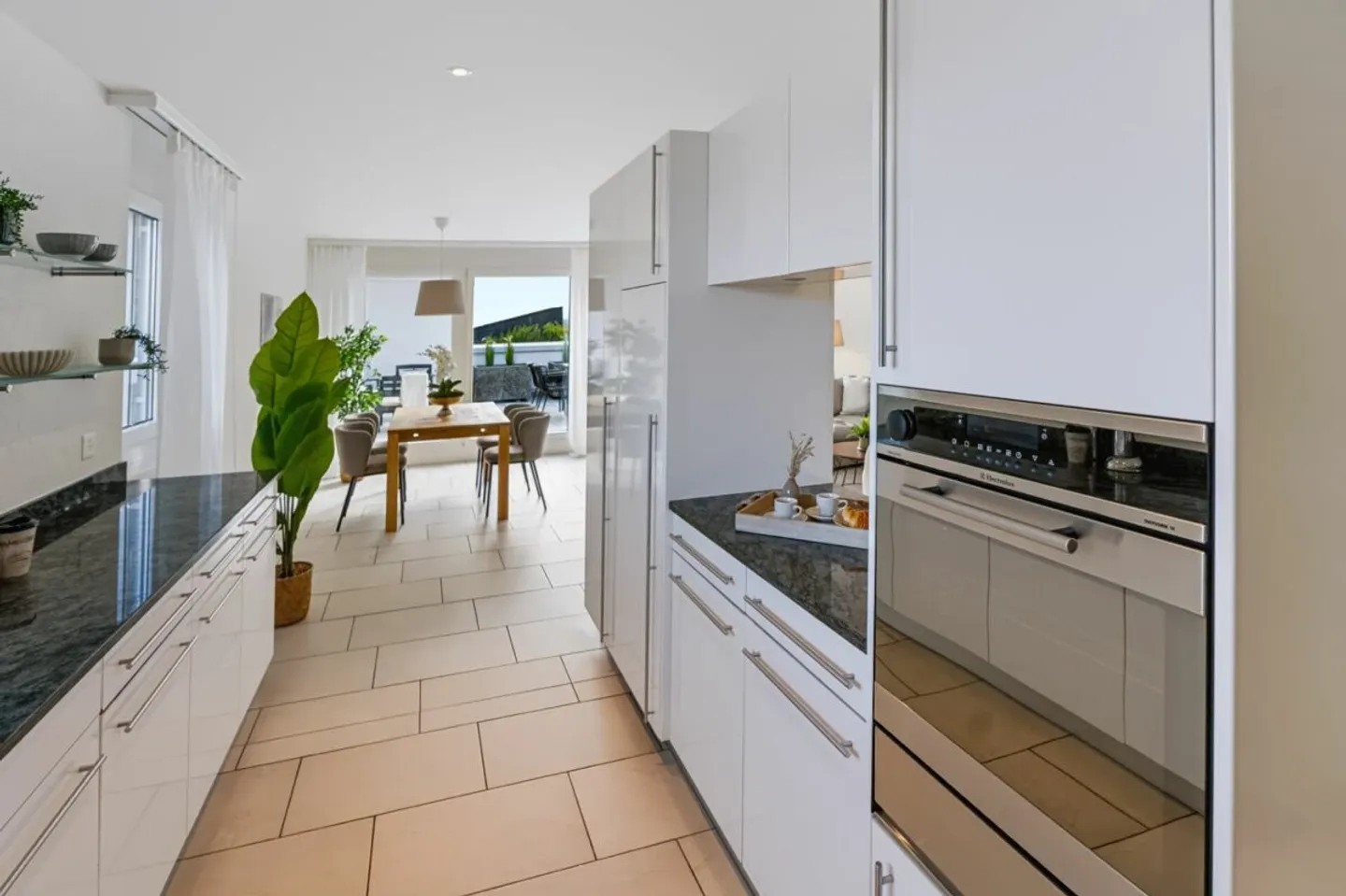 Stilvolle 4.5-Zimmer-Wohnung mit Terrasse - Foto 2 von 13