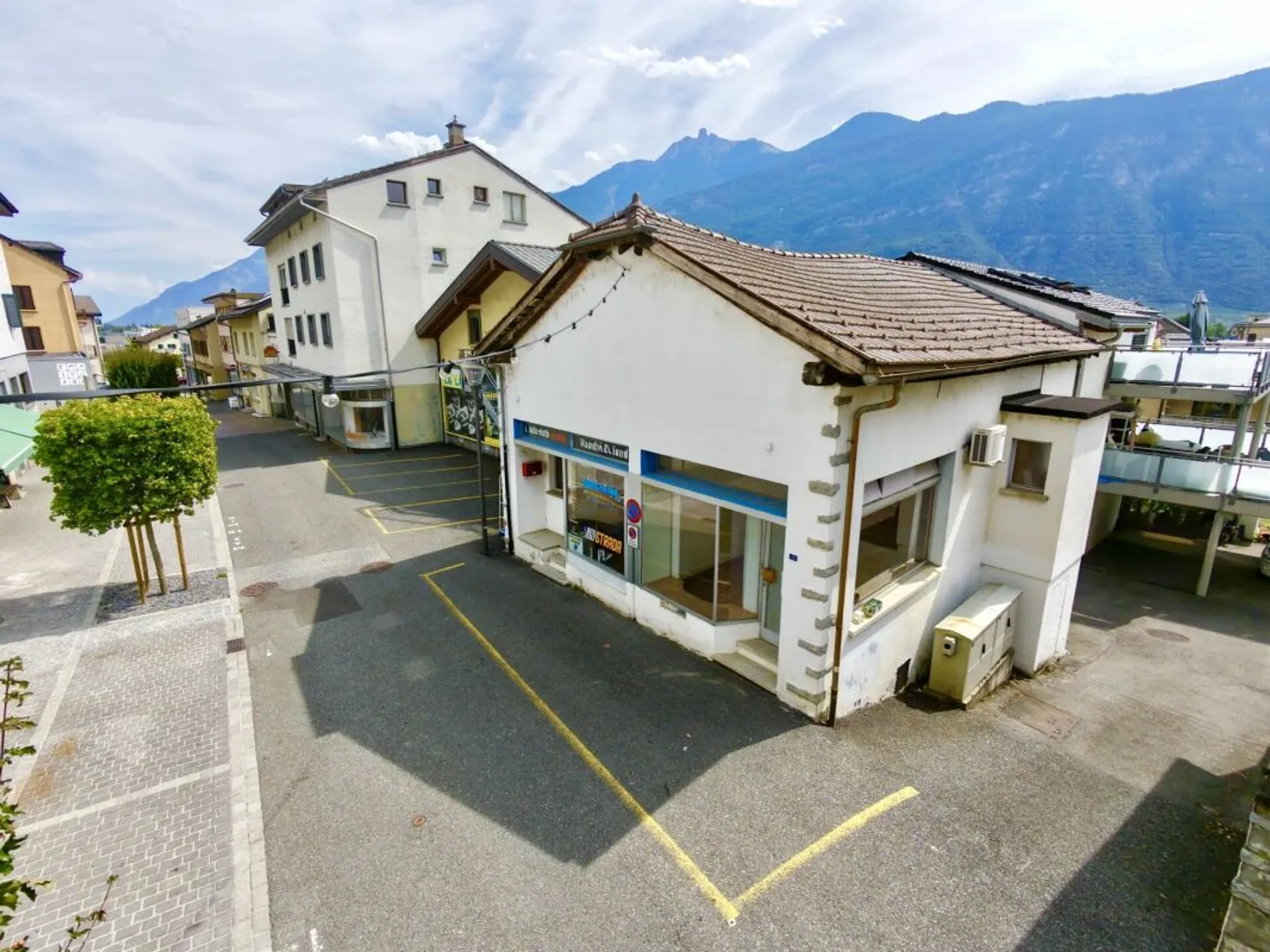 Maison au coeur de Fully avec fort potentiel - Photo 1 sur 13