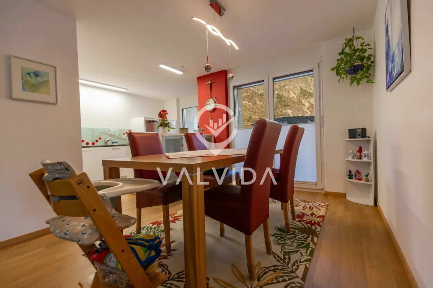 Top Deal: 4.5-Room Apartment with 2 Balconies, Garage & Guest WC - Photo 4 of 12