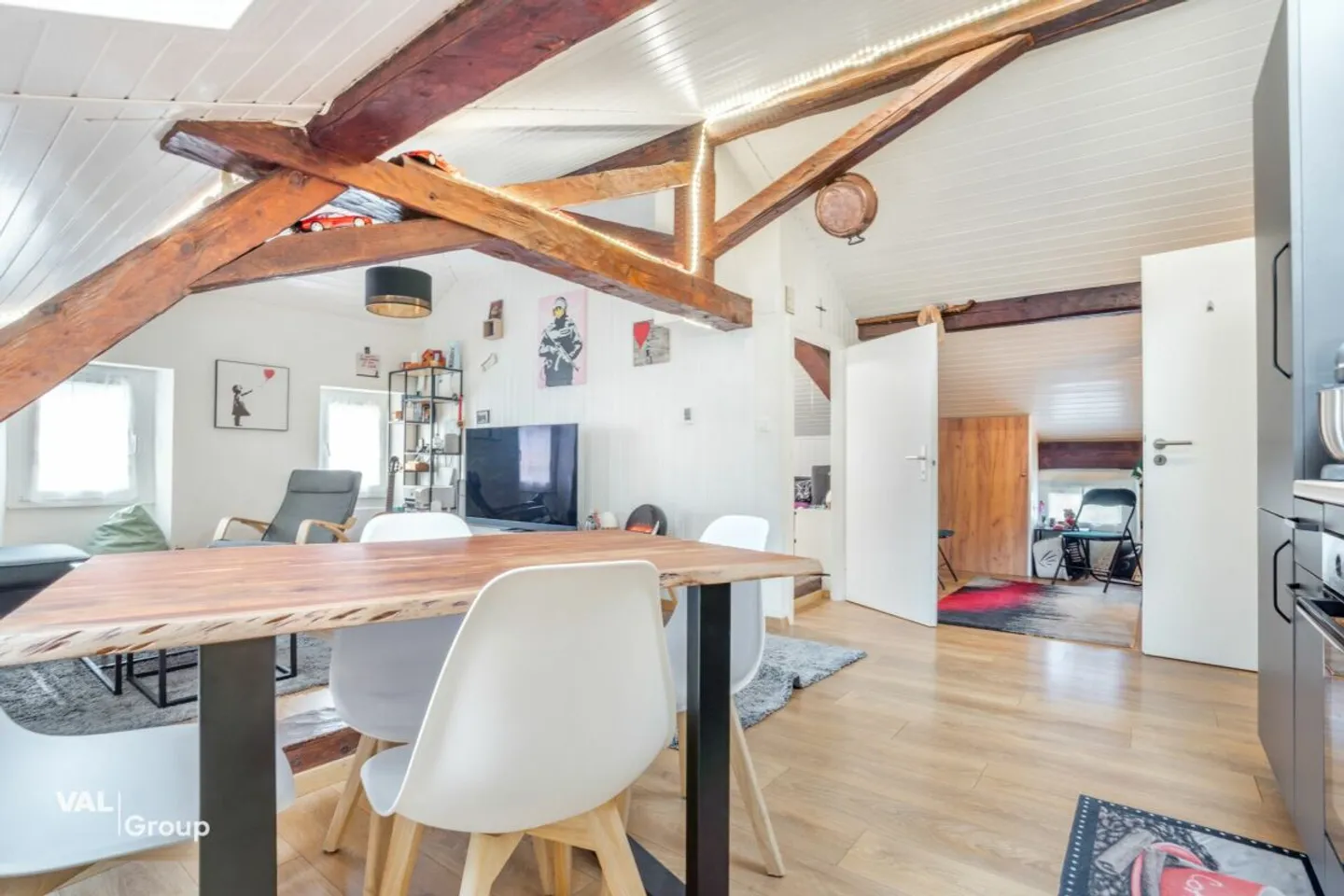 Small building in the heart of the village with a gross yield of 4.5% - Photo 10 of 13