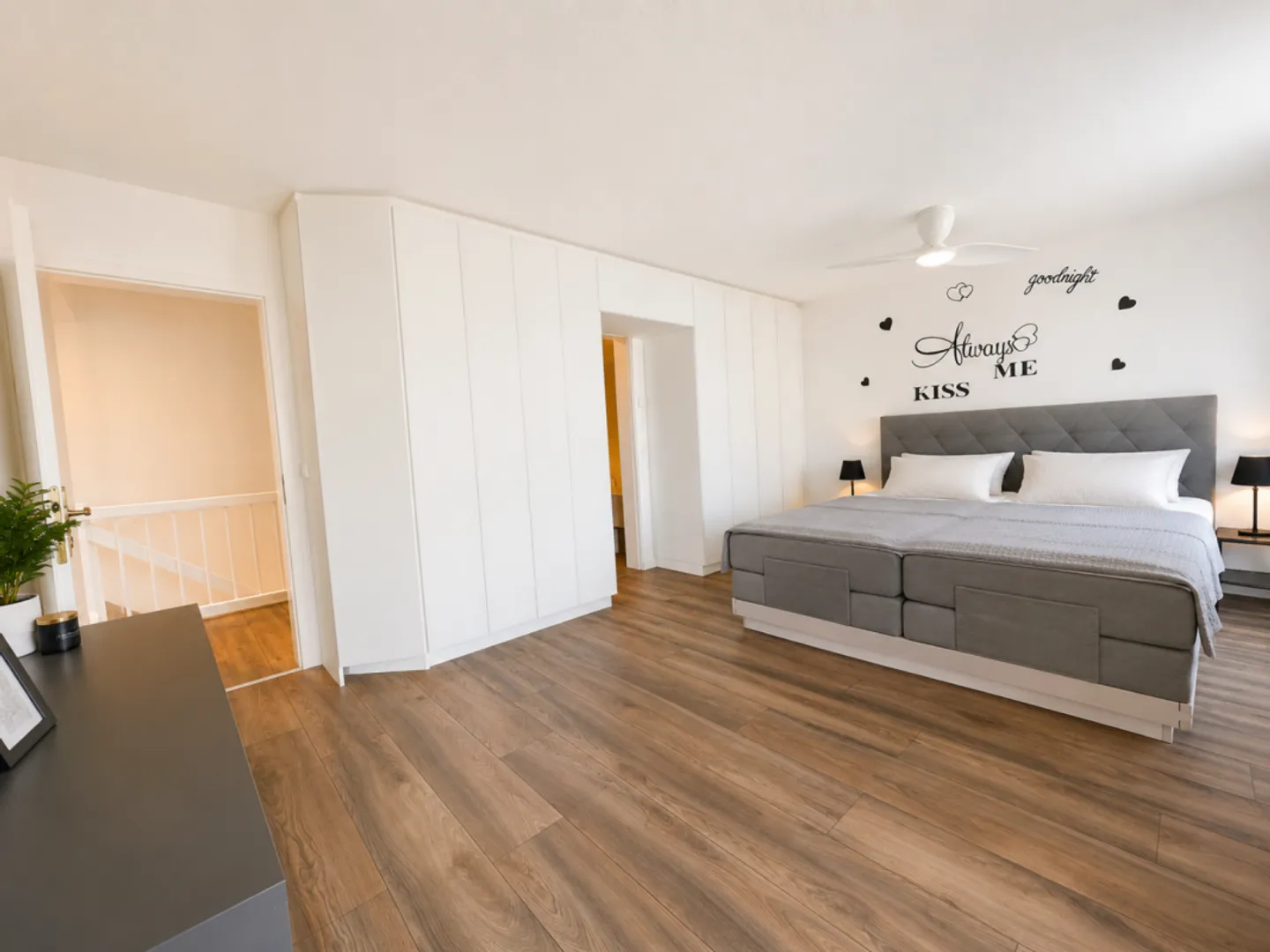 Exclusive Living Experience: Urban Maisonette with Private Wellness Oasis and View. - Photo 8 of 12
