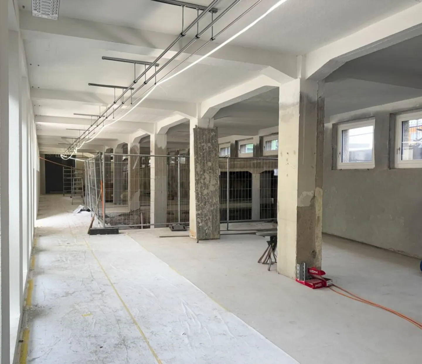 Spazio commerciale esclusivo in posizione privilegiata a Thun - Foto 5 di 6
