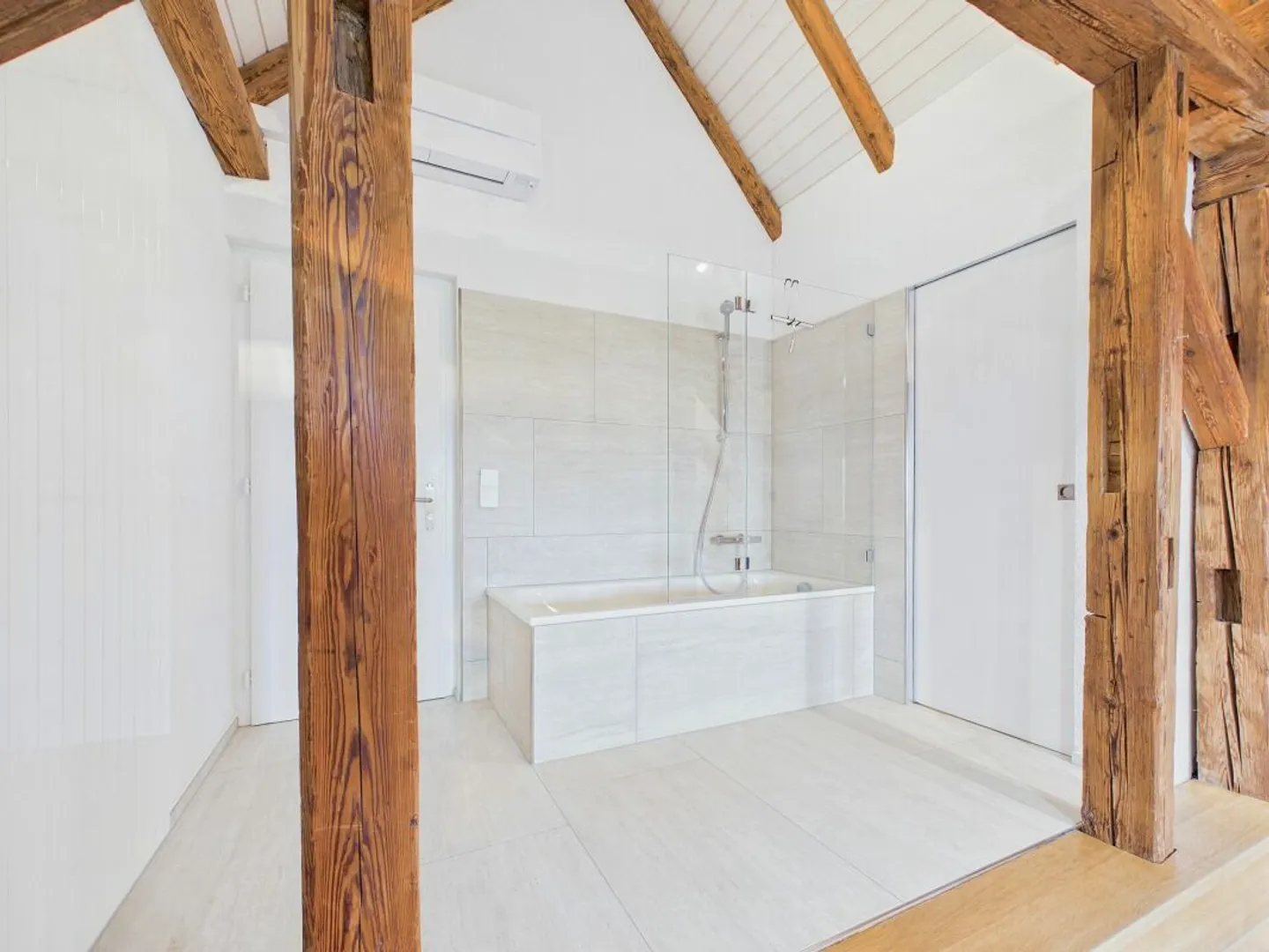 Appartement duplex élégant à Thalwil - 165 m² d'espace de vie avec charme historique et confort moderne - Photo 12 sur 13