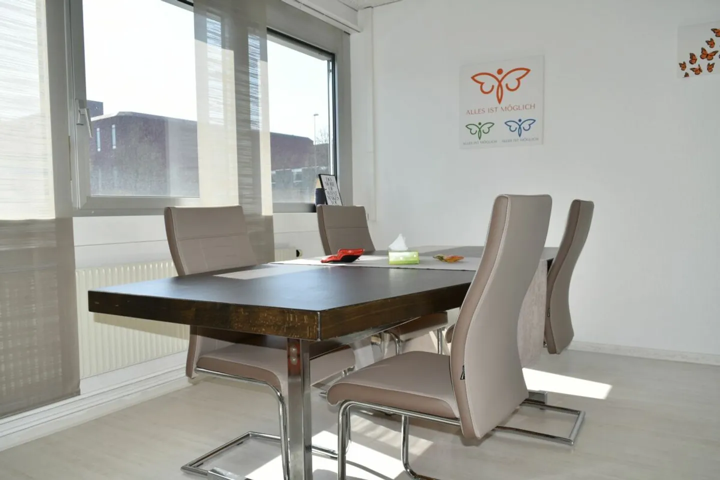 Bureau dans un emplacement privilégié près de l'autoroute ! - Photo 3 sur 6