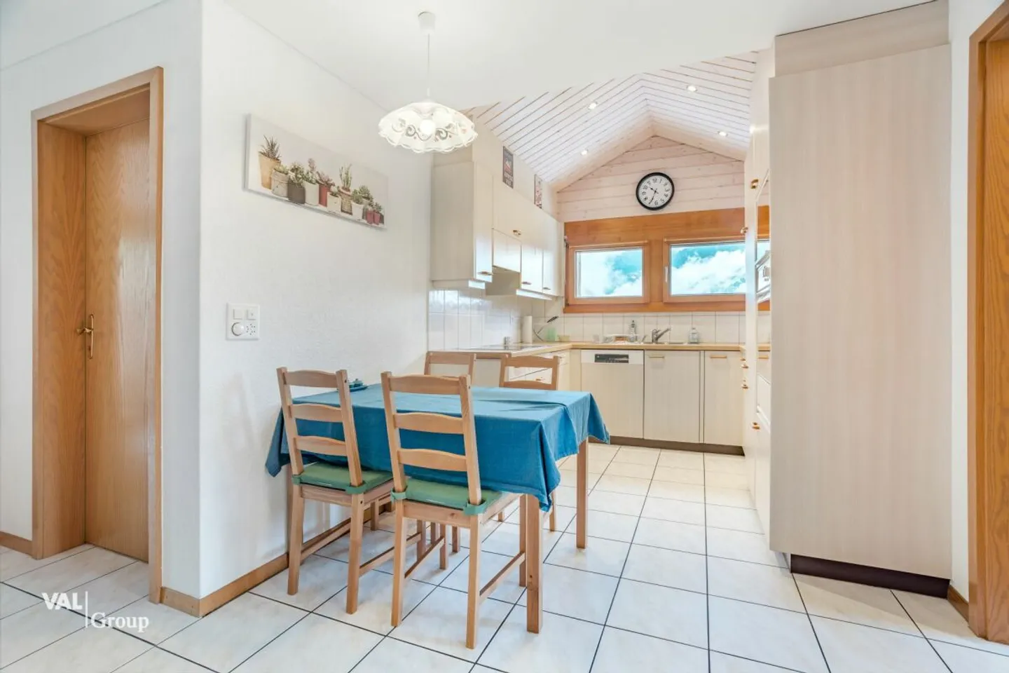 Where sun, wide views, and security meet - Photo 4 of 13