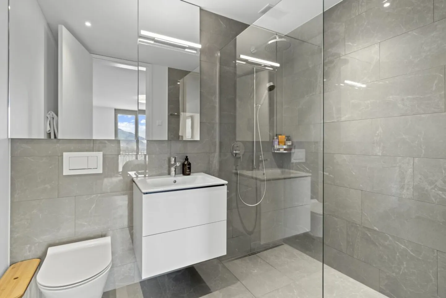 Modernes Apartment mit Seeblick - Foto 5 von 9