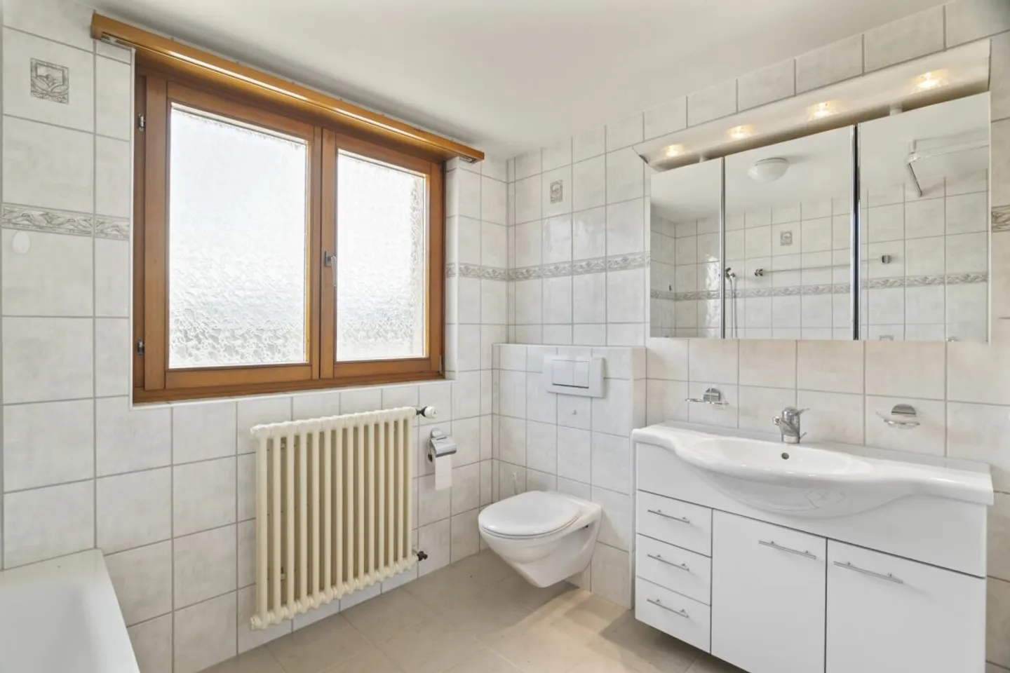 Terraced House Seeks Family - Photo 7 of 11