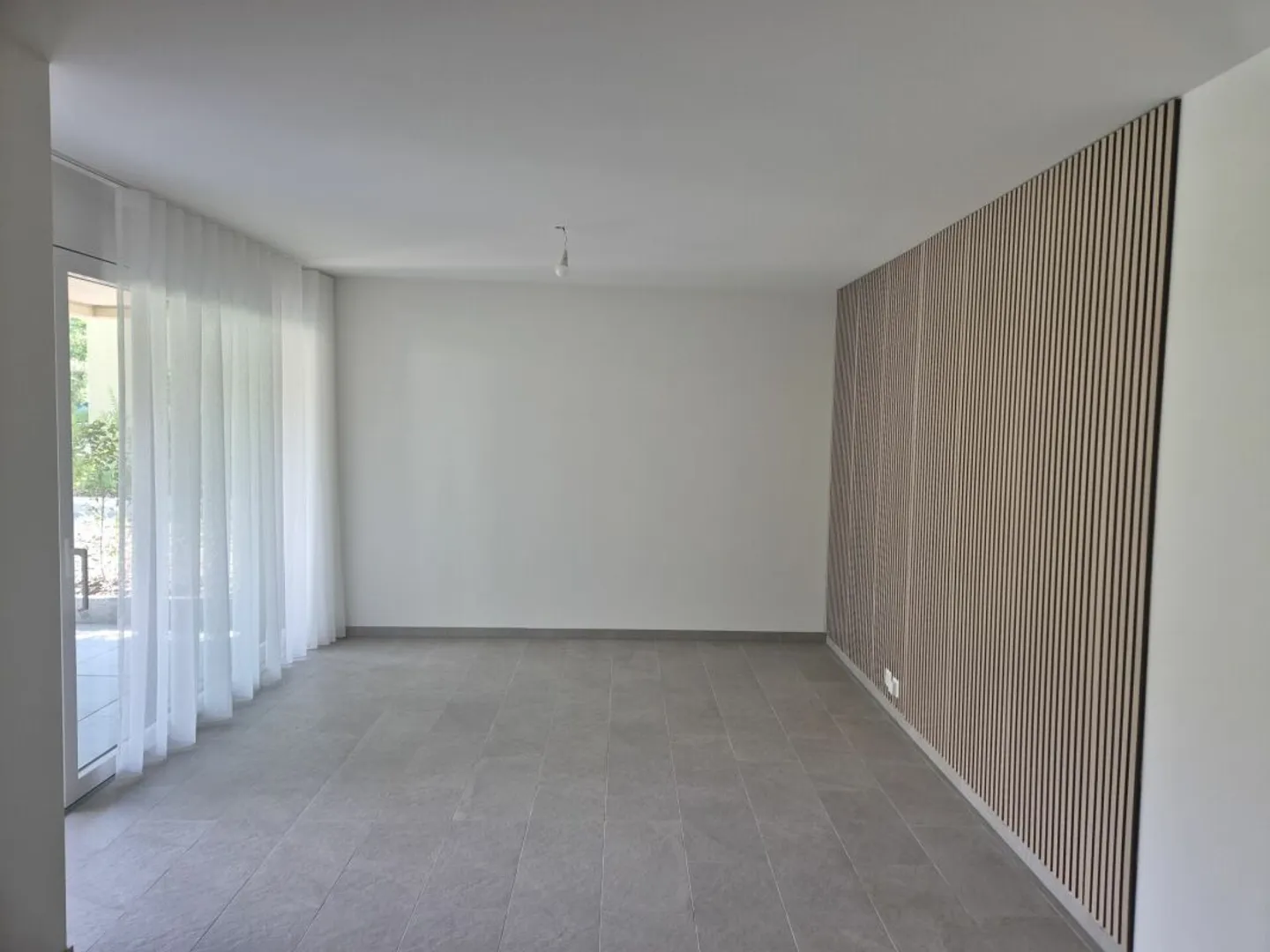 Ground floor apartment with terrace, Uvrier - Photo 4 of 8