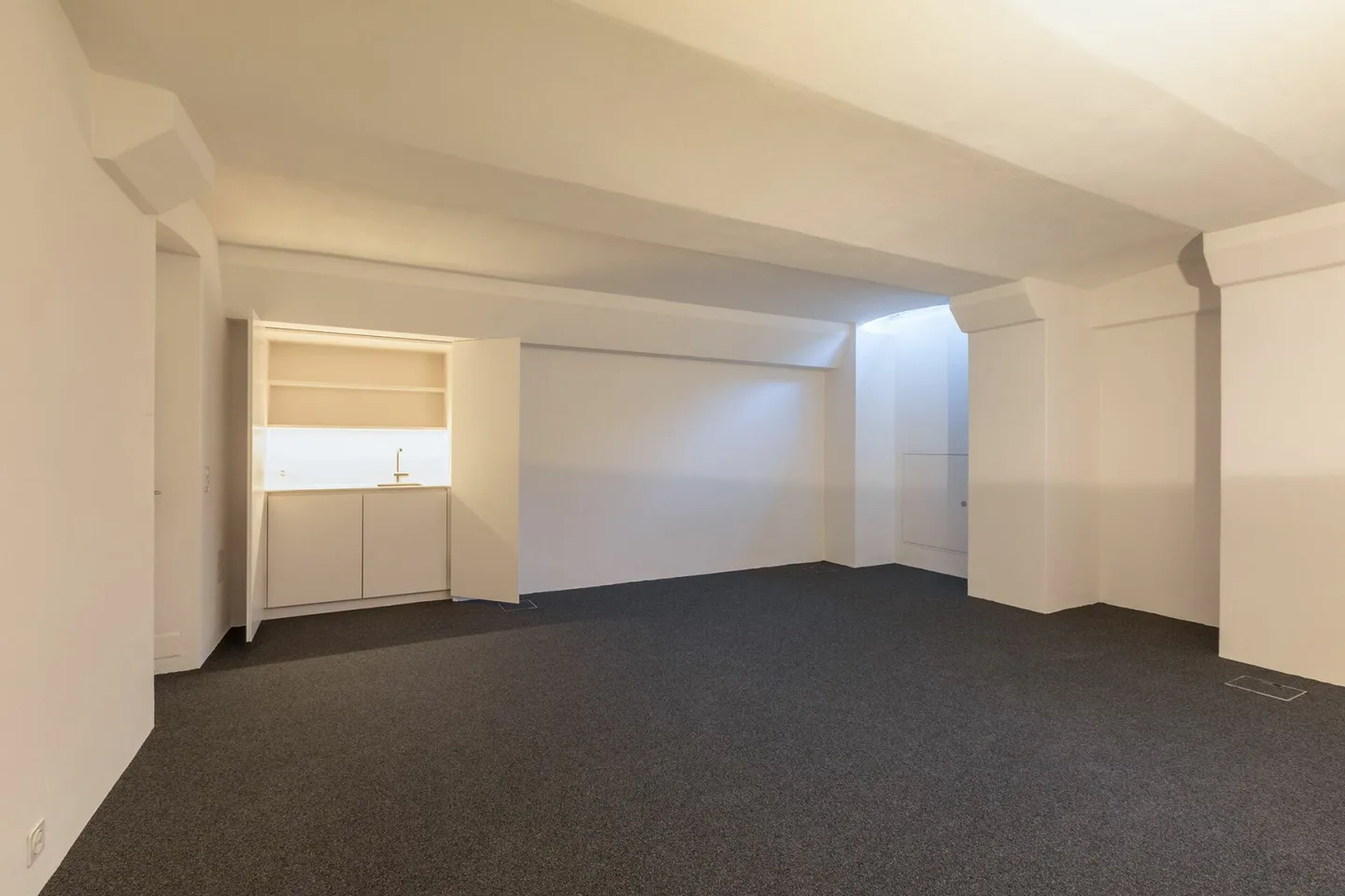 Residential and commercial building - Photo 7 of 8