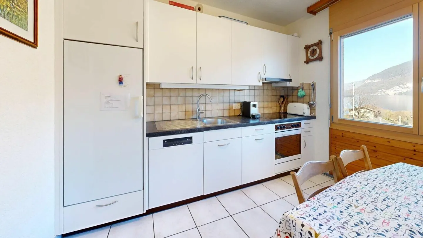 Cozy main or holiday residence with gallery and lake view - Photo 12 of 13