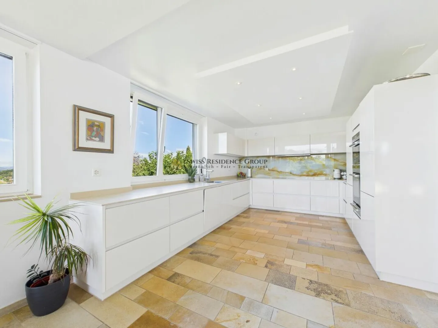 Exklusives Einfamilienhaus mit Pool, Weitsicht und grossem Garten an bester Lage in Winkel - Foto 7 von 13