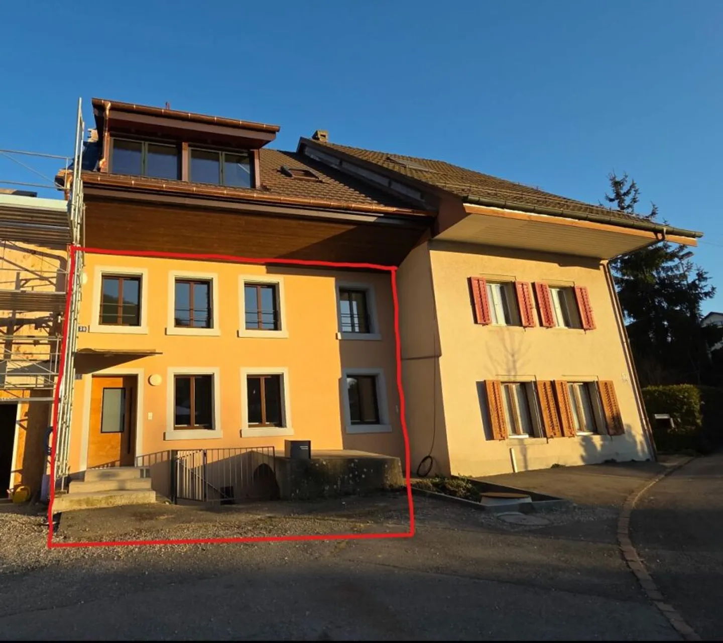 Completely renovated 5.5 room apartment with private entrance, winter garden and vaulted cellar - Photo 1 of 13