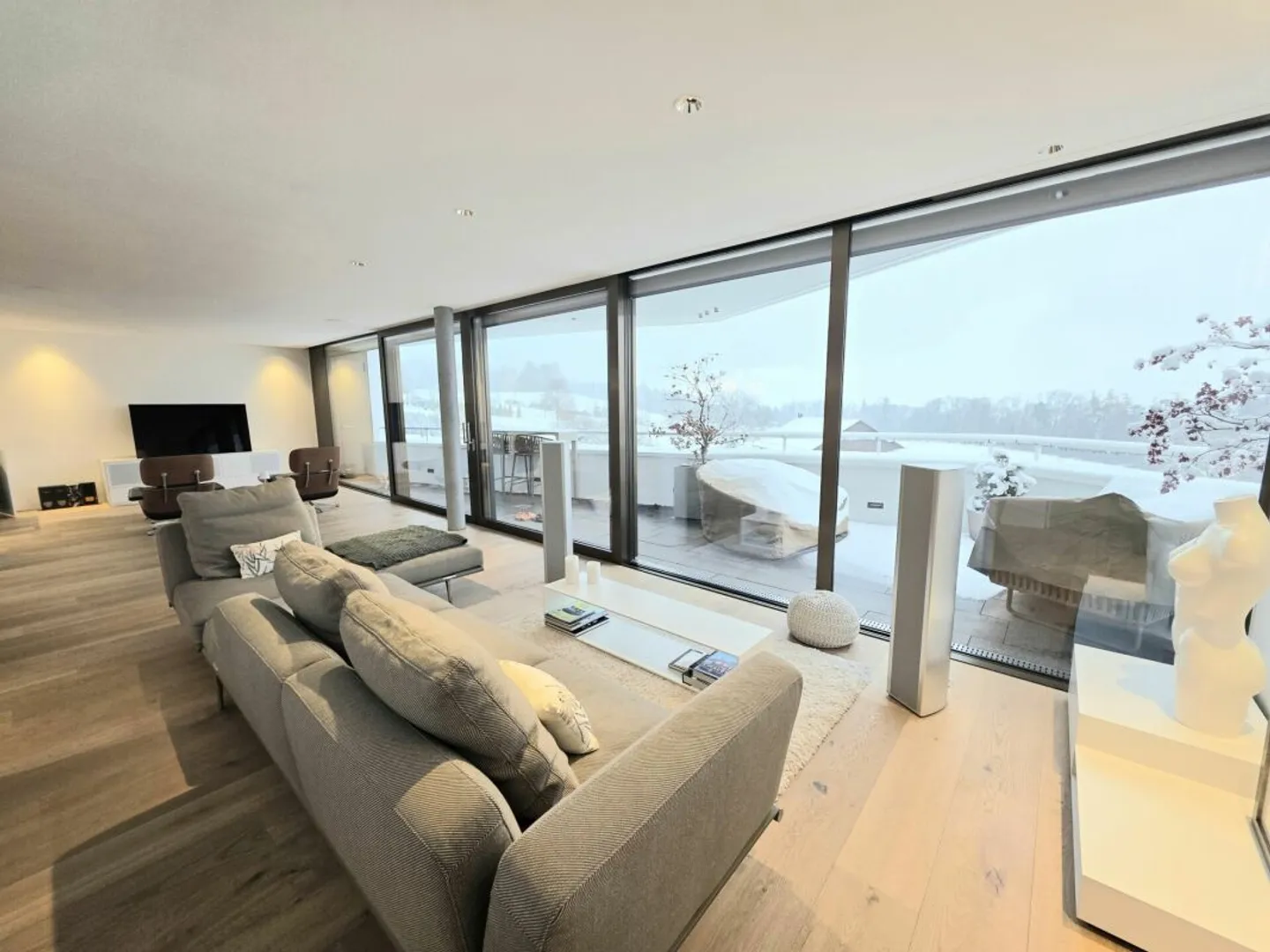 Luxuriöses Loft mit spektakulärem Alpen- und Seepanorama! - Foto 4 von 13