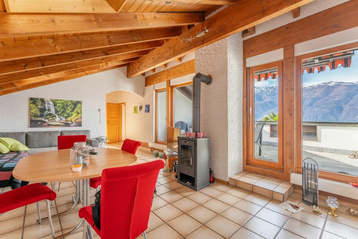 Incantevole appartamento mansardato di 3.5 locali con splendida vista lago, terrazza e balcone esposto a sud - Foto 4 di 13