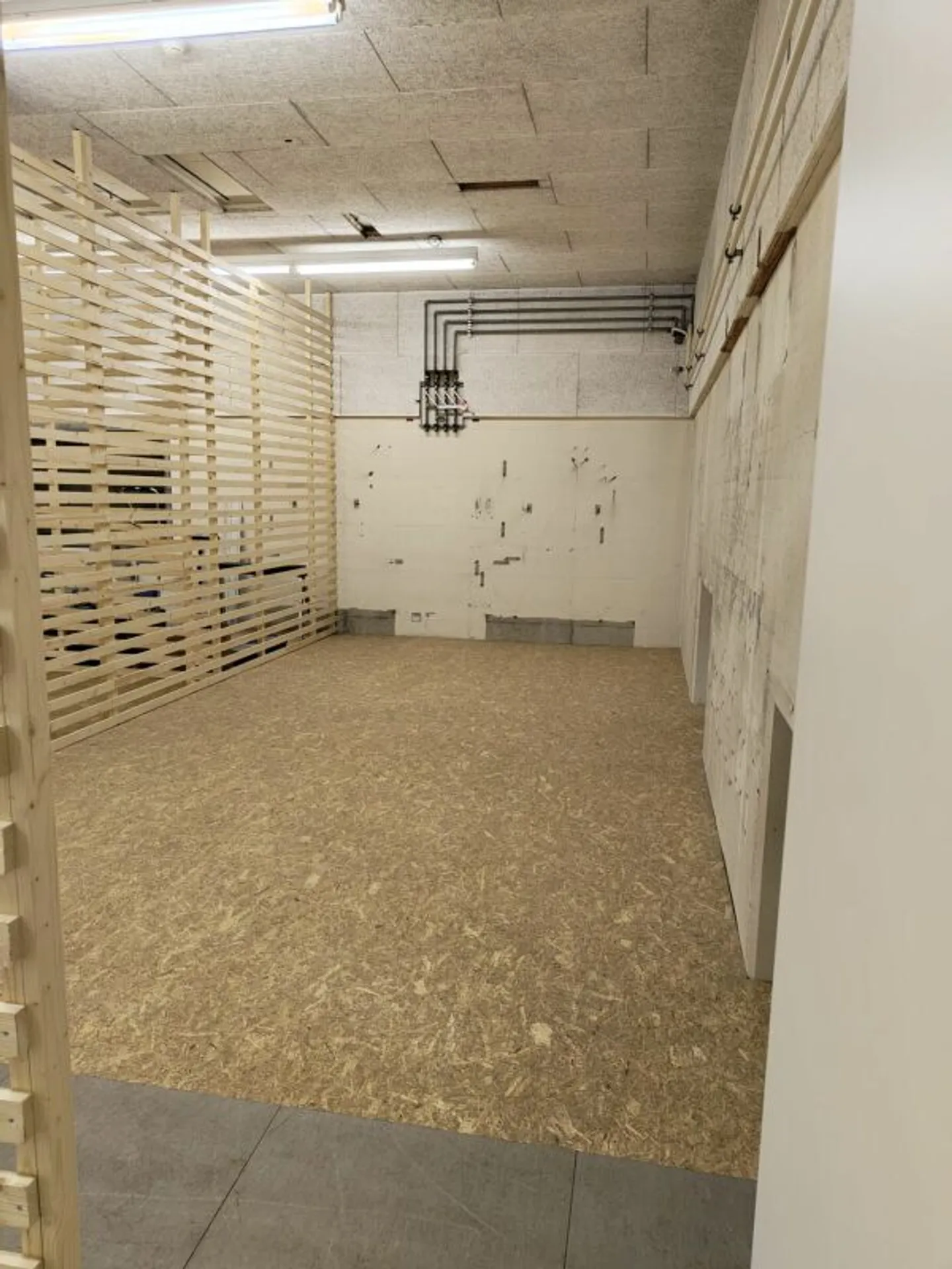 Salles de stockage de différentes tailles (3m², 15m², 31m²) - Photo 6 sur 11