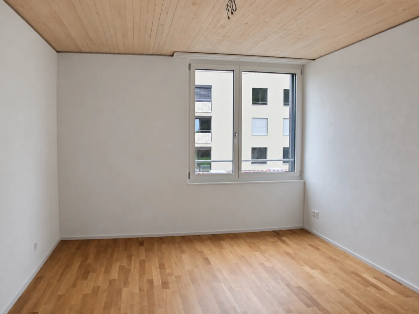 Modern apartment with breathtaking views - Photo 8 of 12
