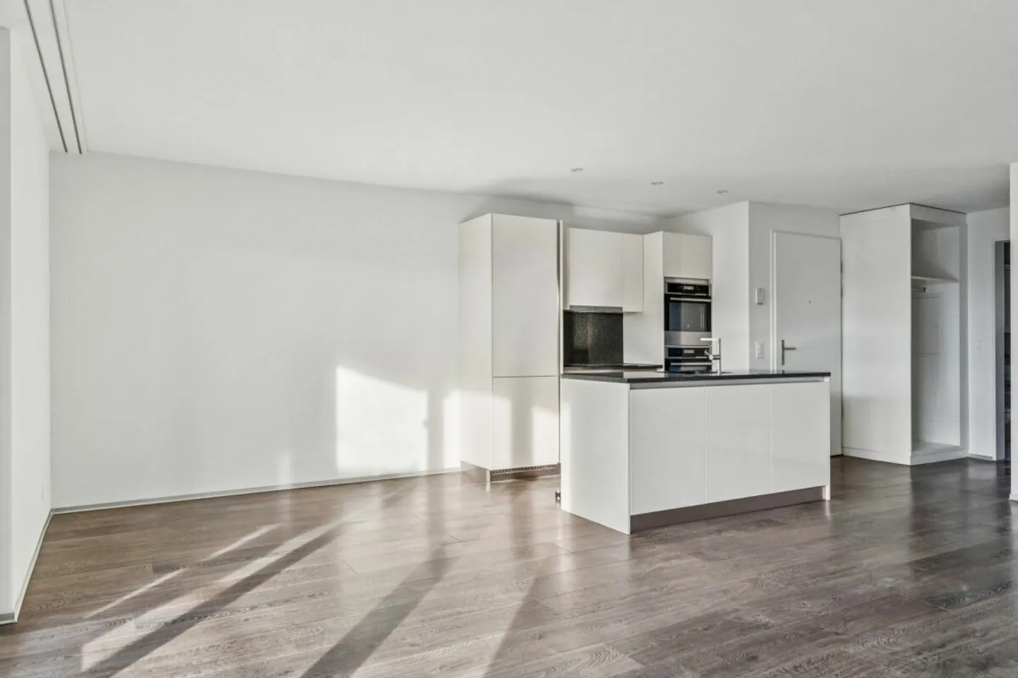 Appartamento elegante con grande balcone - Foto 3 di 12