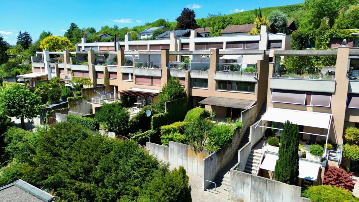 Vue de rêve et grand potentiel : Maison de ville à Magden - Photo 1 sur 13