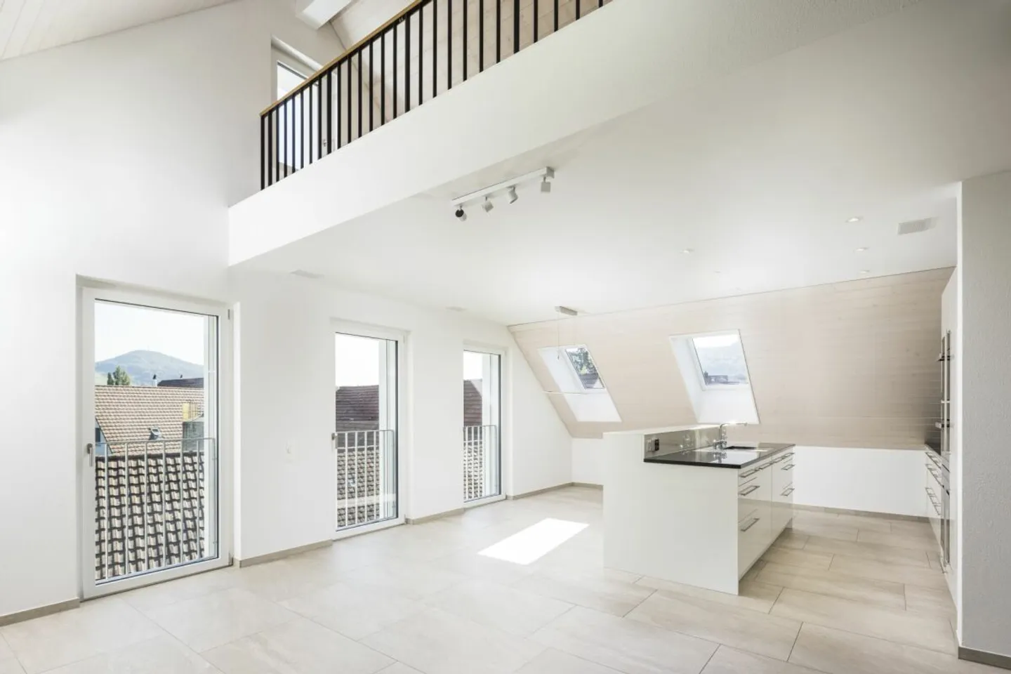 Appartamento da sogno di 3,5 stanze con galleria e balcone - Foto 1 di 13