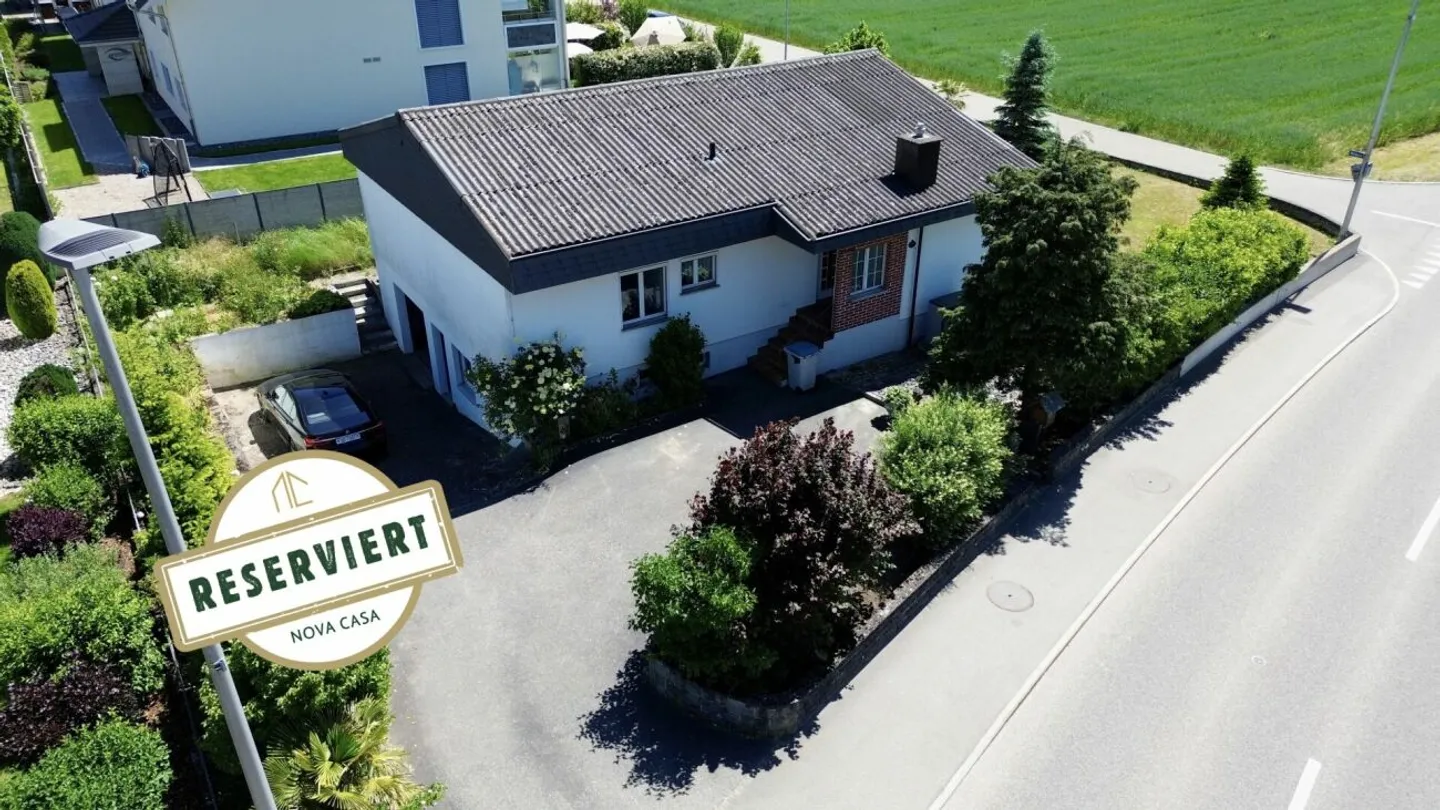 Dream Home with Potential: 5.5-Room Single-Family House in Niederbuchsiten - Photo 1 of 13